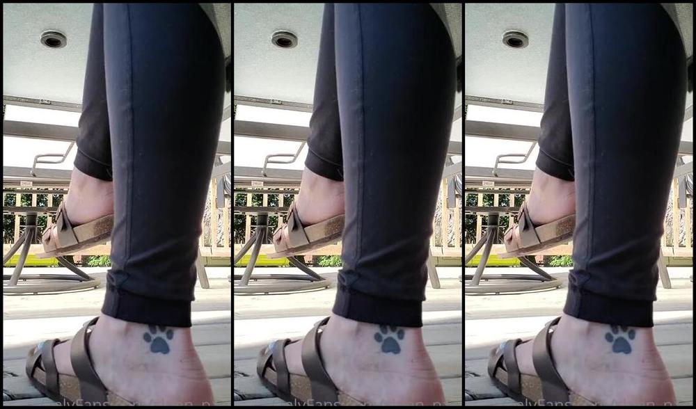 Sloans Paws Nicknamed Sloan Paws 09 18 2021 Onlyfans Video Under The Chair Views 1 Of 2 Yes Theres Another Angle Coming