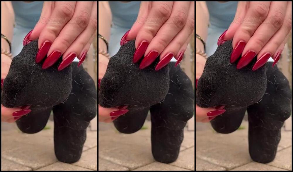 Greek Goddess Li Aka Greekli77 04 13 2024 Onlyfans Video Full Sweaty Sock Removal With No Hands I Wore These Allllll Day At Work Then