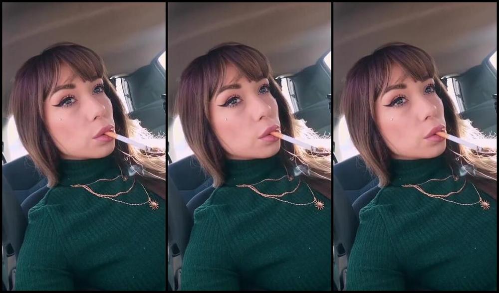 Queen Kinkerbell Nicknamed Kinkerbell23 Onlyfans Smoking On The Way To The City Such Beautiful Views Who Else Loves Smoking In The Iv7