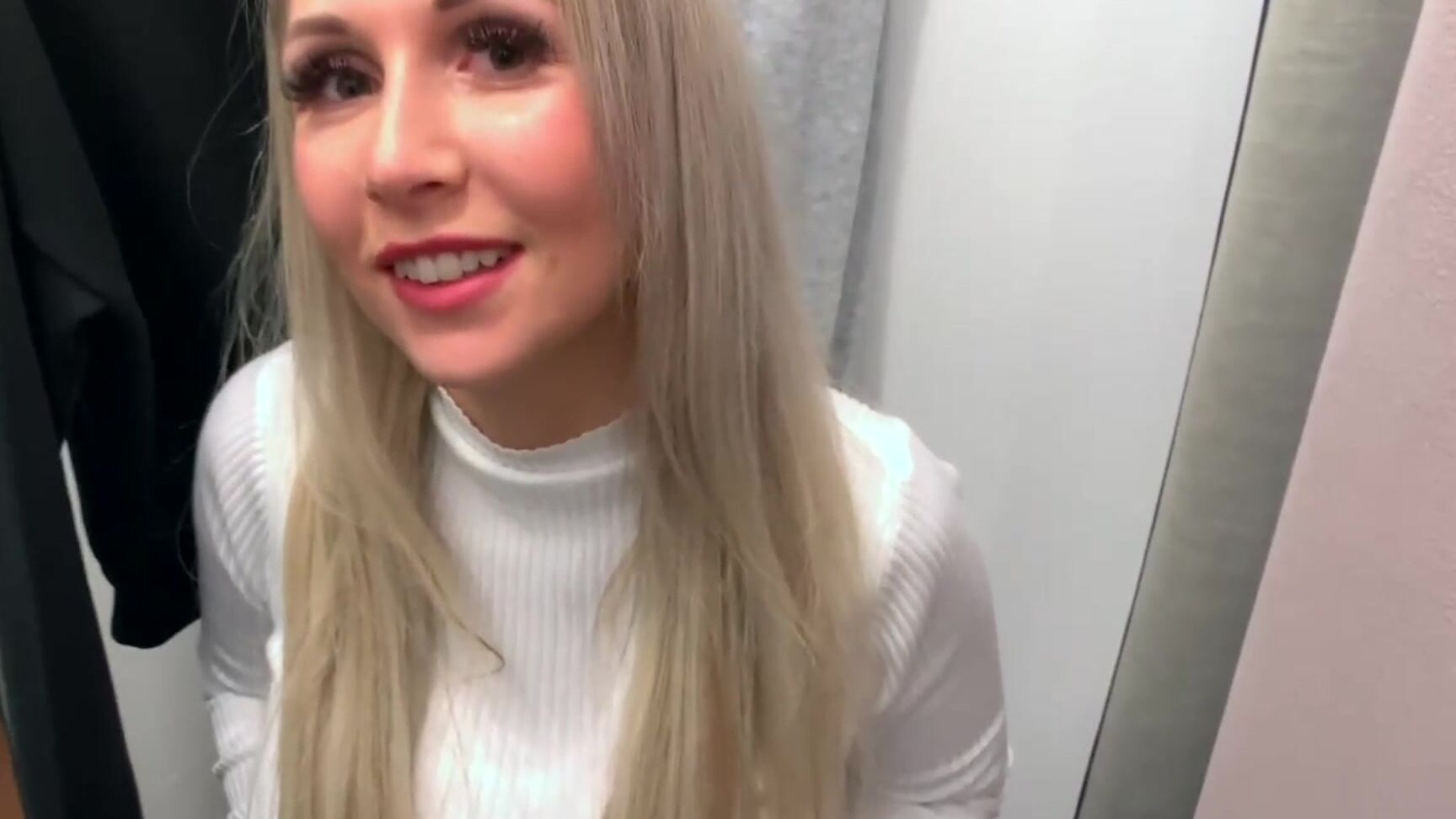 Lisa Fisted In Changing Rooms 13 12 2022