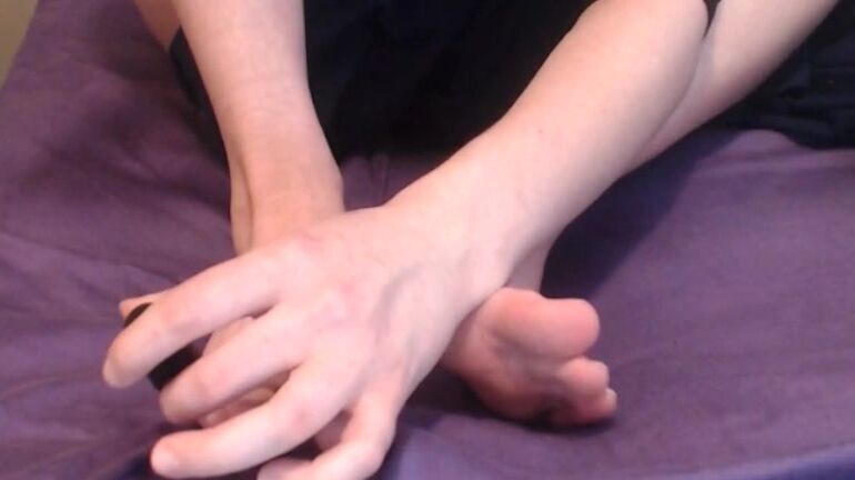 Nails,Feet,Hand Fetish,Finger Nail Fetish,Finger Nail Polishing tigger rosey painting my nails ManyVids