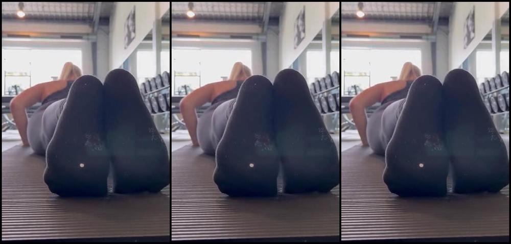 Mrs Larry Onlyfans Das Wre Genau Der Traum Beim Sport Zuschauen Danach Schnffeln Und Lecken That Would Be The