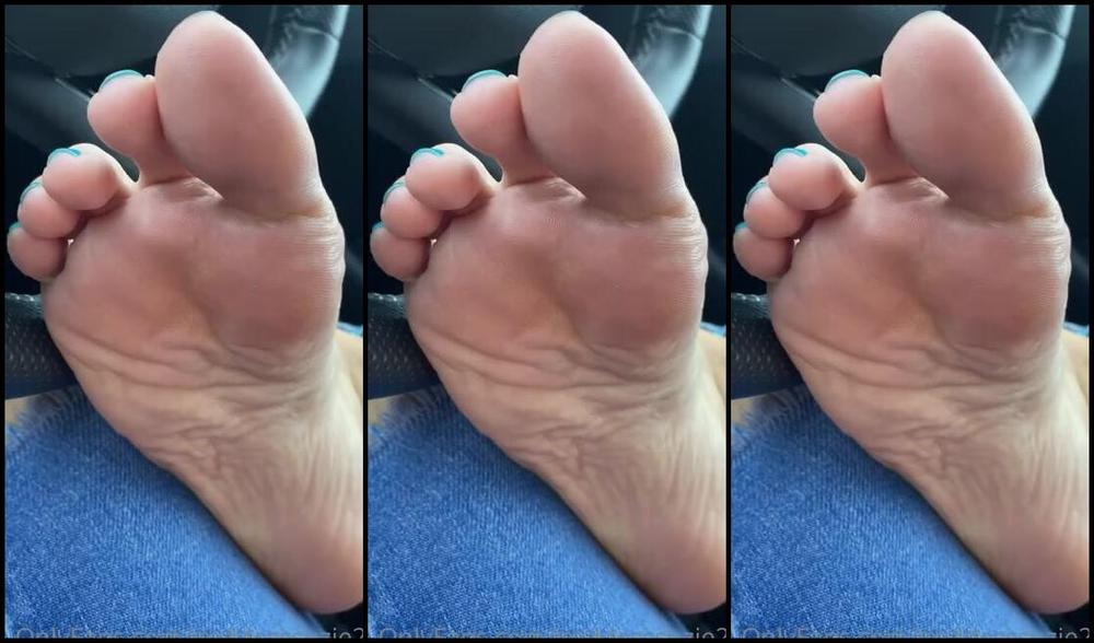 Goddesssuzie26 Onlyfans Zone Out To My Soles Imagine Being The One To Touch Kiss And Suck Them Imagine How They Smell