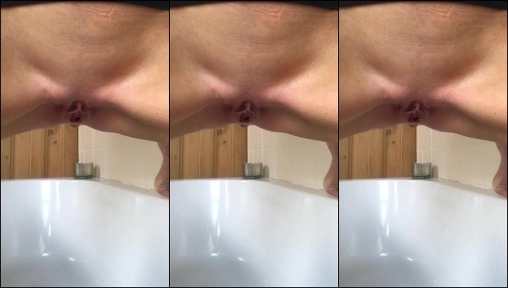 Lady Dark Angel Water Sports Clip Of Me Having A Wee Imagine If You Were Lay In The Bath Under Me Ready To Drink My Champagne