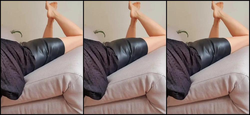 Sofiastoe Aka Sofiastoes Onlyfans Perfect Friday Afternoon Scenariome Watching Netflix And Enjoying My Ice Cream While Youre