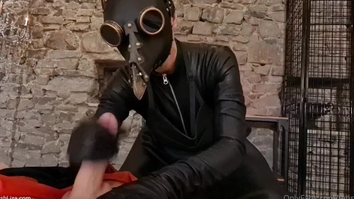 Fetishliza Onlyfans An Onlyfans Exclusive For Halloween The Plague Doctor Is Coming For You