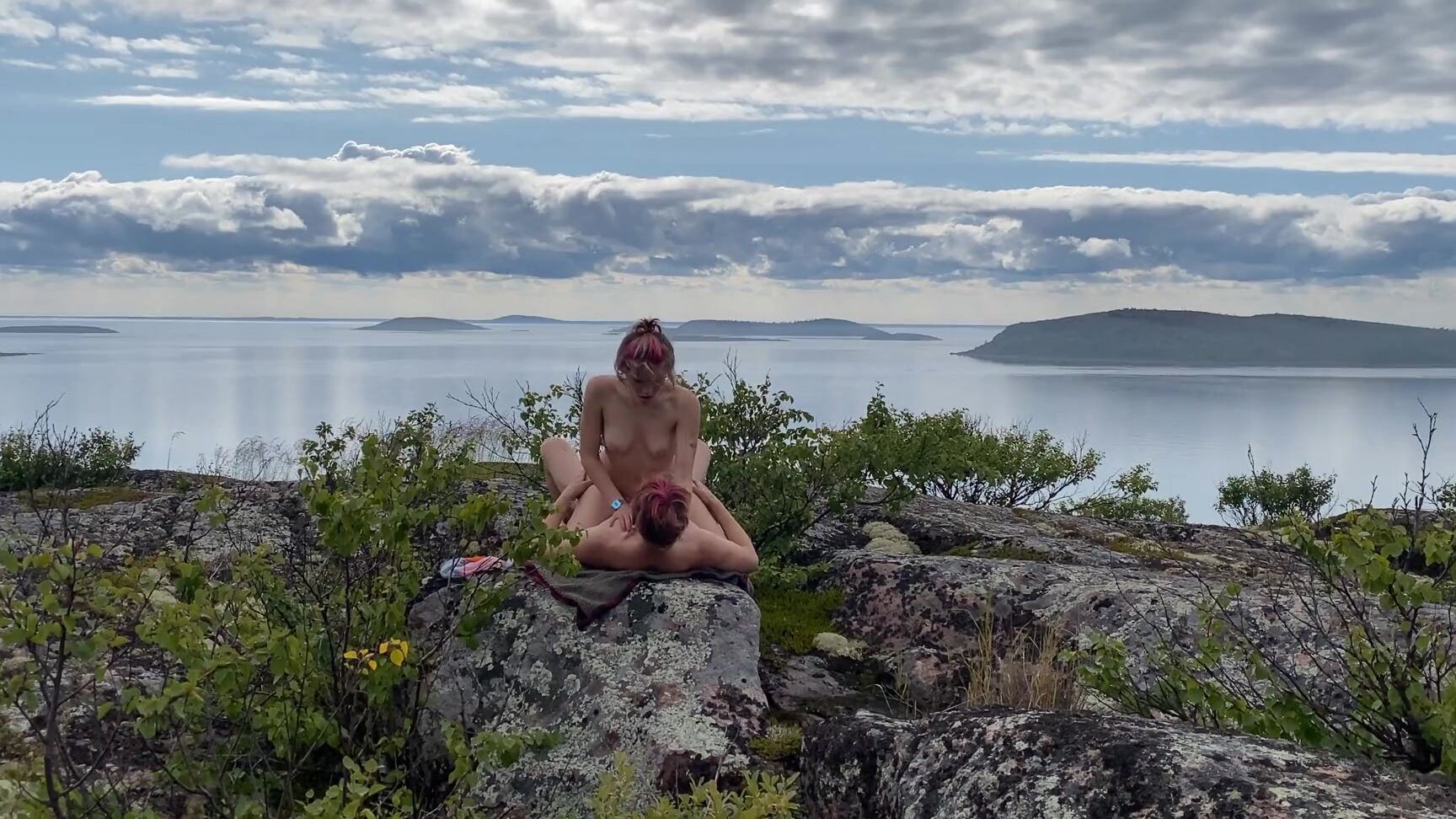 Remlic Vi kom til ubeboede øer for at skyde smuk sex for dig på et bjerg med udsigt over havet Pornhub