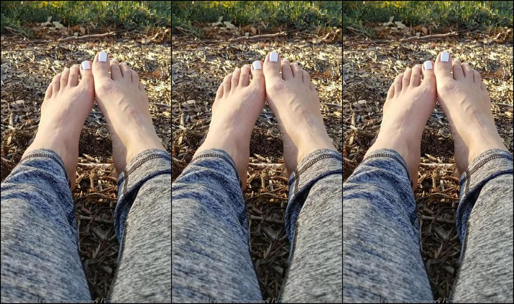 Jadezfeetplus 2279481696 11 20 2021 Mmmmm Taking A Break To Air Out My Sweaty Feet After A 10 Mile Bike Ride