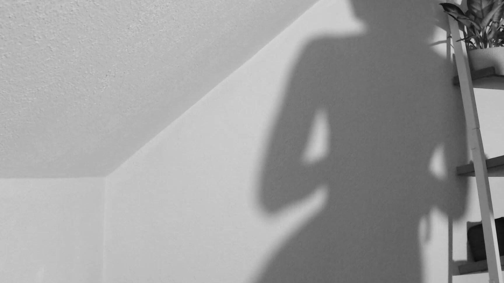 xminakali-18-07-2020-554669486-par-le-trou-de-la-serrure-tu-m-observes...