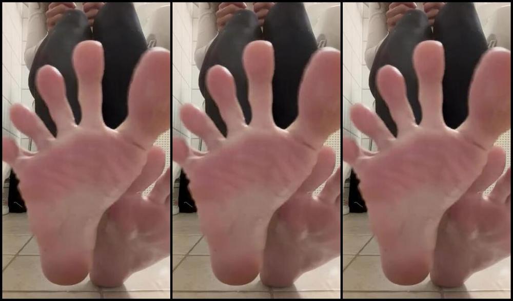 Brooketootsies Nicknamed Brooketootsies 08 10 2023 Onlyfans Video Took This Video Of Giving Myself A Foot Massage Lol I Walked Around All Day In