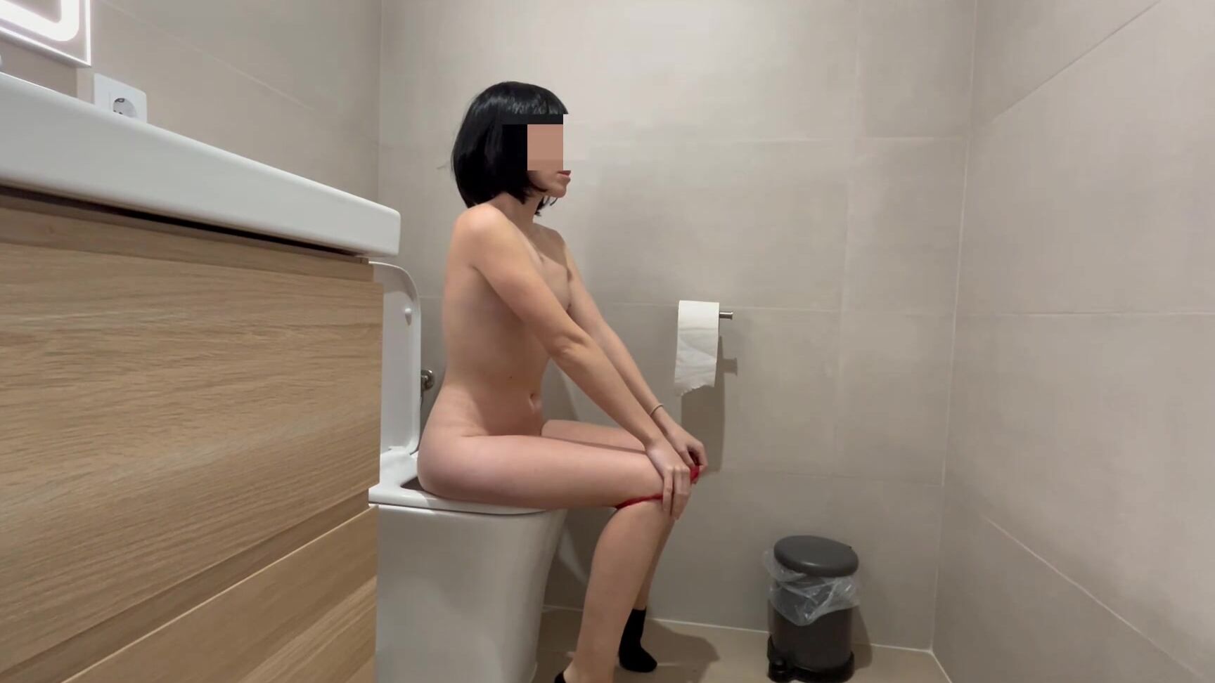 Lecheros 69 24.My stepsister is peeing and I unexpectedly enter the bathroom, I put it in her mouth and she gives me a blowjob until I cum xhamster