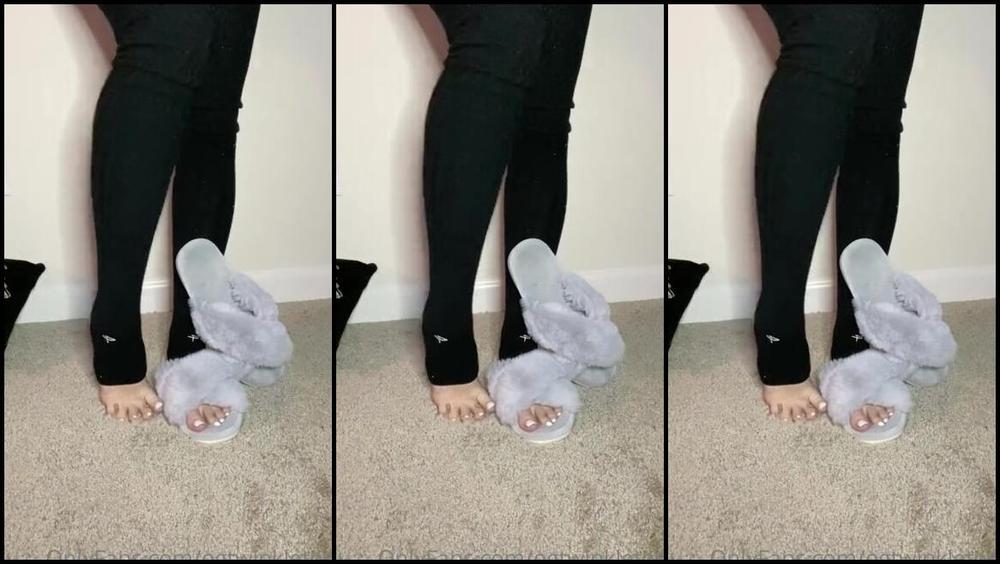 Waifu Jess Nicknamed Waifufeetmilkog Onlyfans Favorite Thigh Highs 28