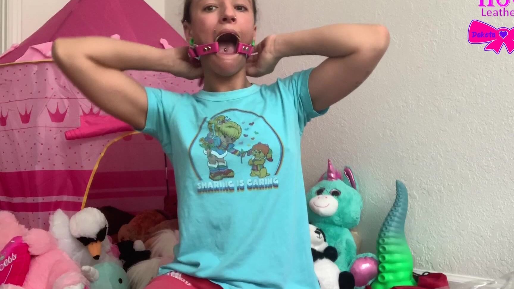 "DakotaMarr" fetish, kink, leather, sfw, spanking, taboo Dakota Marr UNBOXING H66Leathers manyvids