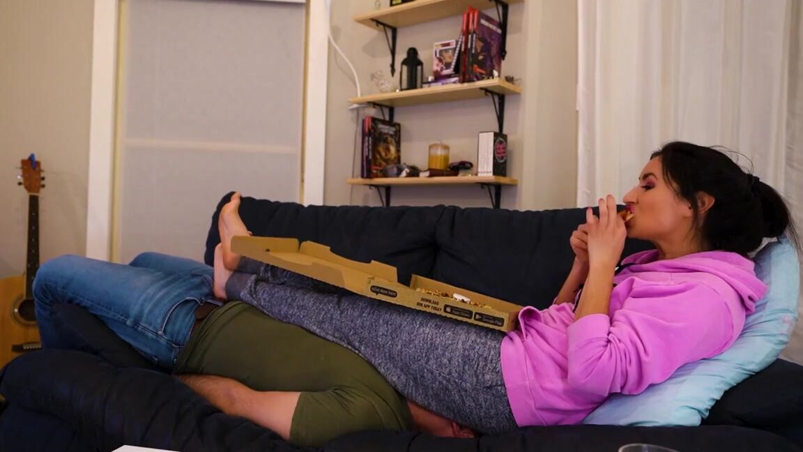 Goddess Mercy Aka Funaussiefilms Onlyfans Hmm Im Feeling Suuuper Lazy Tonight So Im Just Gonna Chill At Home And Enjoyp