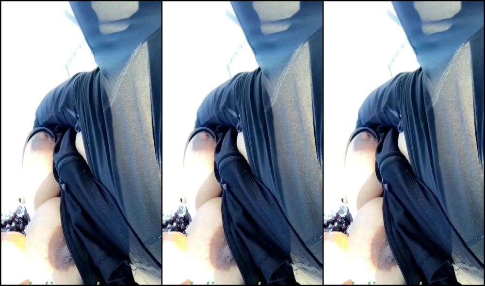 Juliana Juggz Busy Walking Trail Orgasm