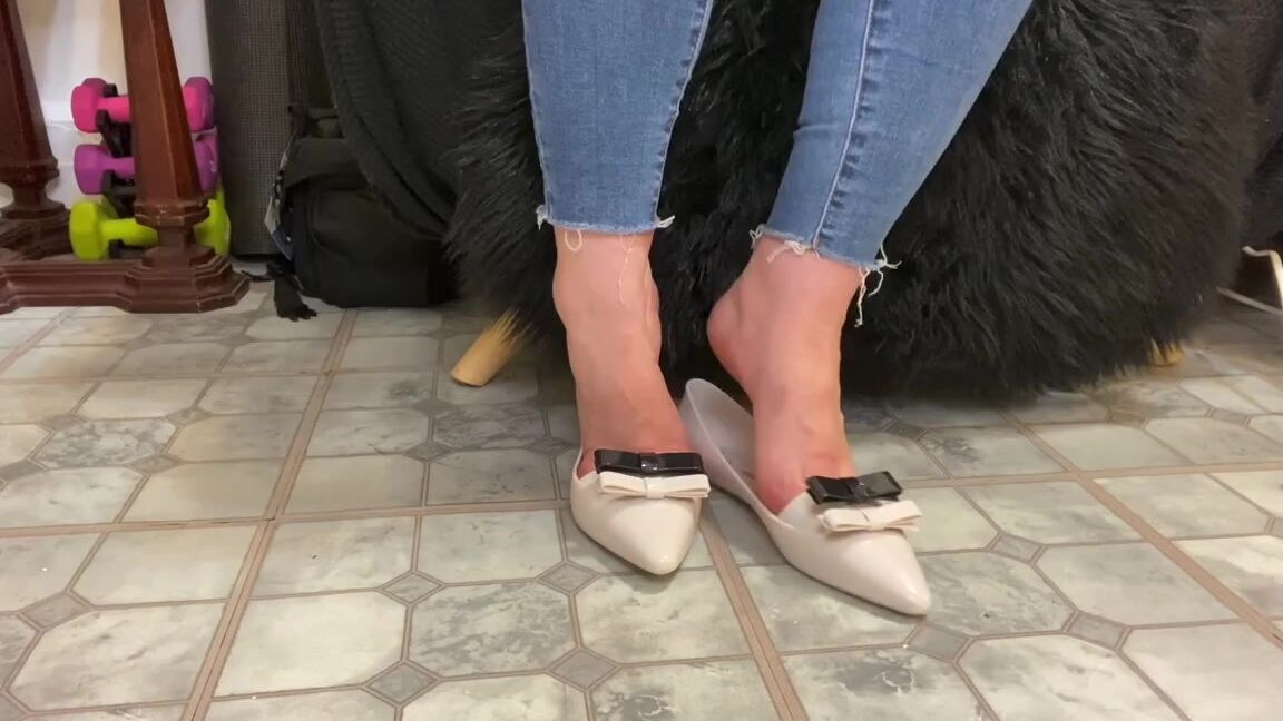 Anushkavelvet Onlyfans Time To Get Lost In My Work Shoes My Darling Pet It S Ok I Can See You Re Really Turned On By