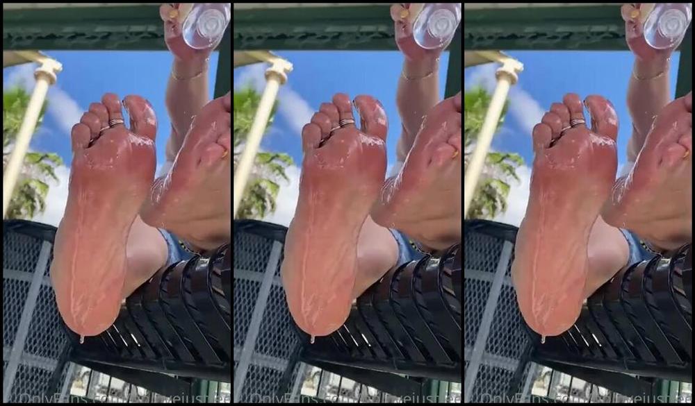 Nolove Justfeet Nicknamed Nolovejustfeet Onlyfans Warningggg Slippery When Wet Are You Willing To Take The Risk