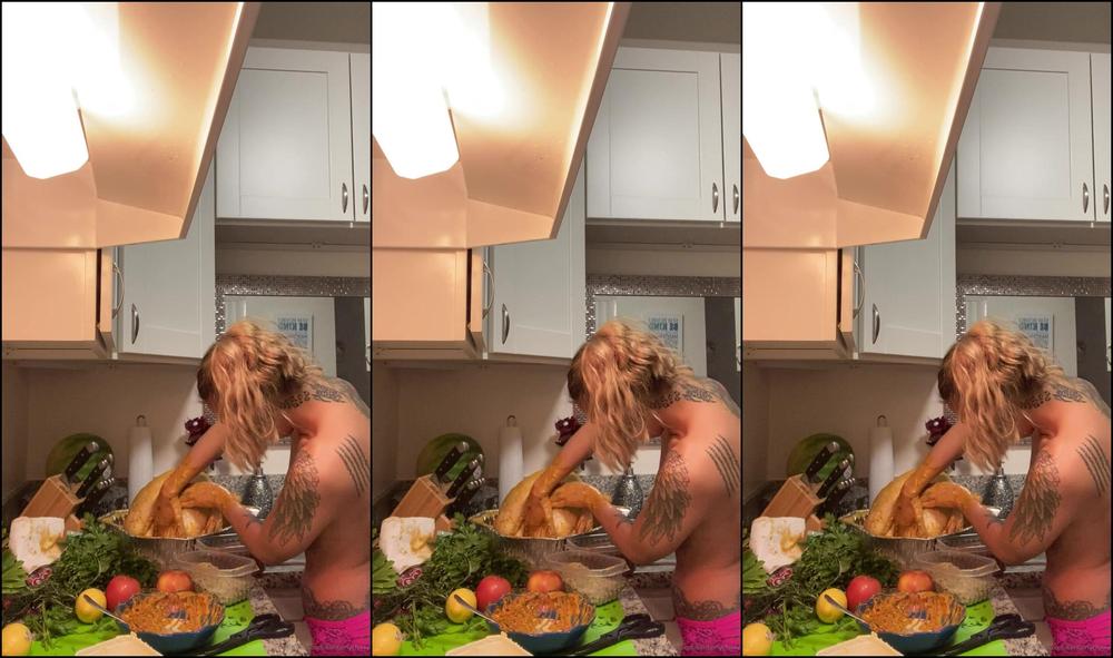 Kimberlychixxx Me Cooking My Turkey Topless