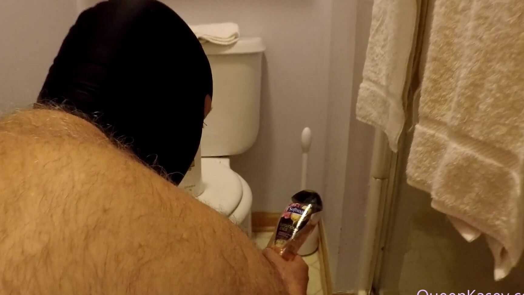 Realqueenkasey Cuckold Shower Assistant