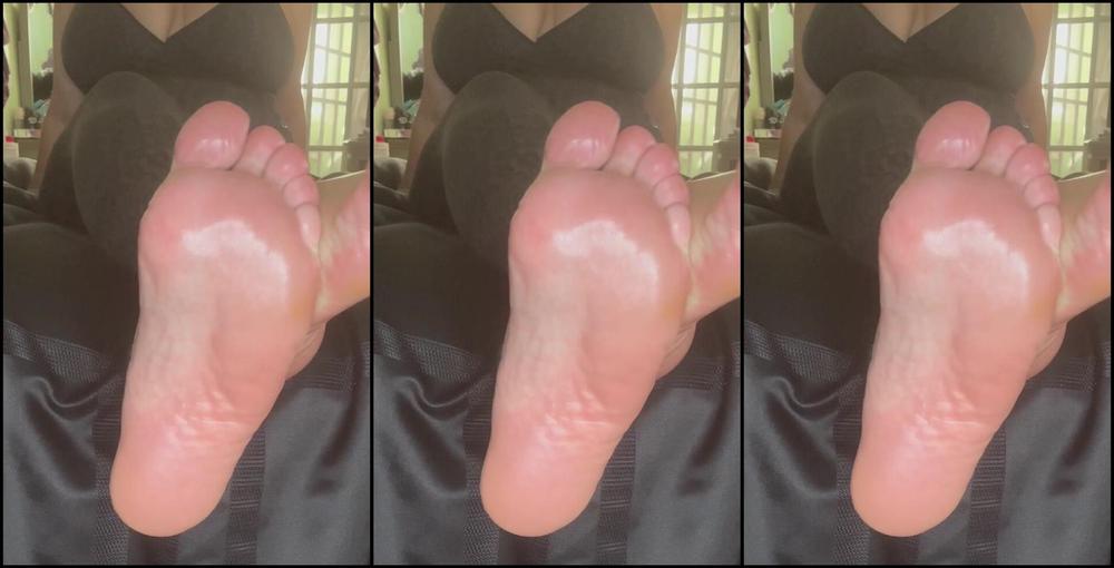 Prettyyheelz 3060725308 10 23 2023 A Little Joi As You Enjoy My Crossed Soles