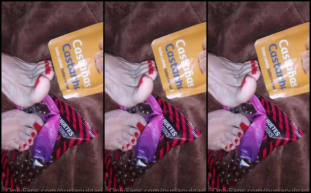 Feetvampire Nicknamed Feetvampire Onlyfans Mis Pies Juegan Con Las Bolsas De Golosinas