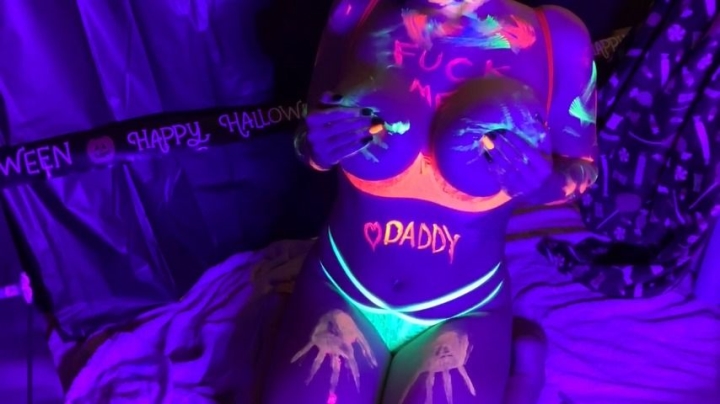 BDSM,Big Boobs,Body Painting,Cosplay,Halloween krystallayke blacklight orgasms and halloween fun ManyVids