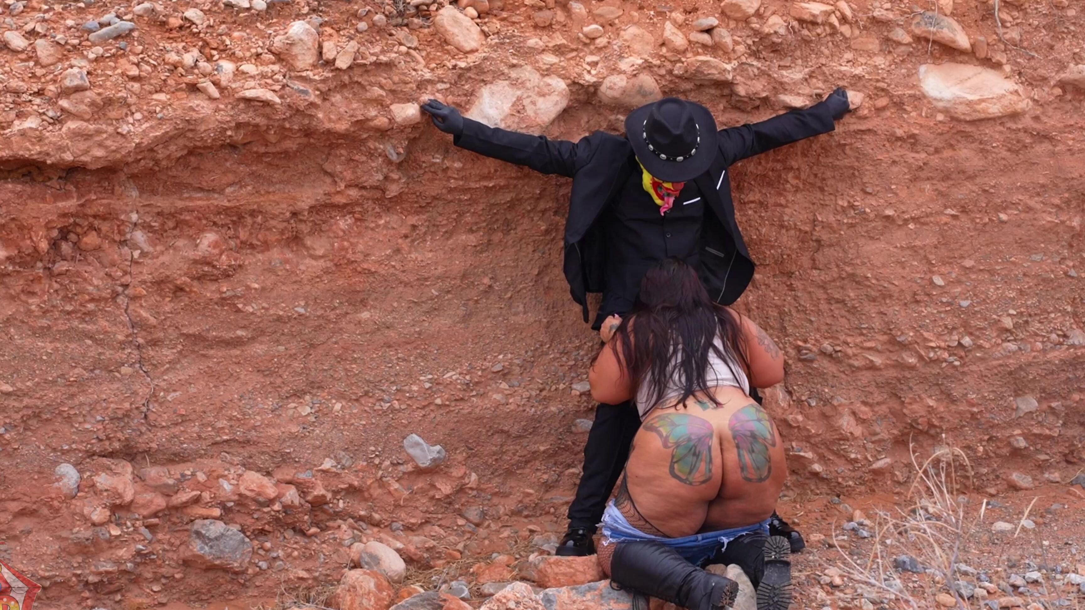 Gibbytheclown Stranded Cow Girl Blows Dick For A Ride