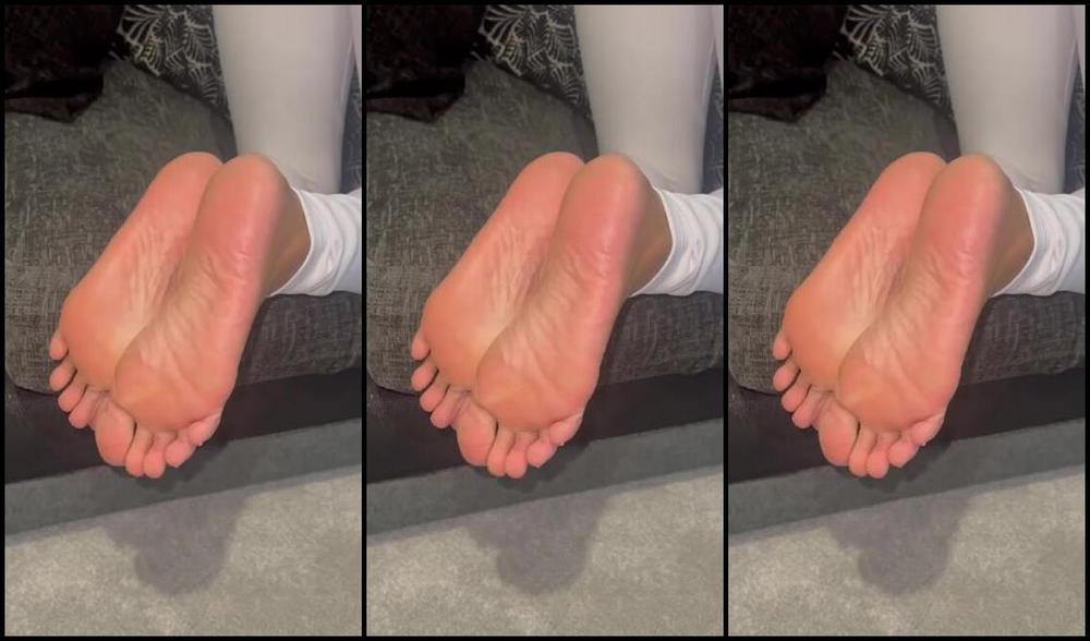 Fleek Feet Aka Herfeetonfleek Onlyfans Soles Soles Soles Dm For Feet Calls
