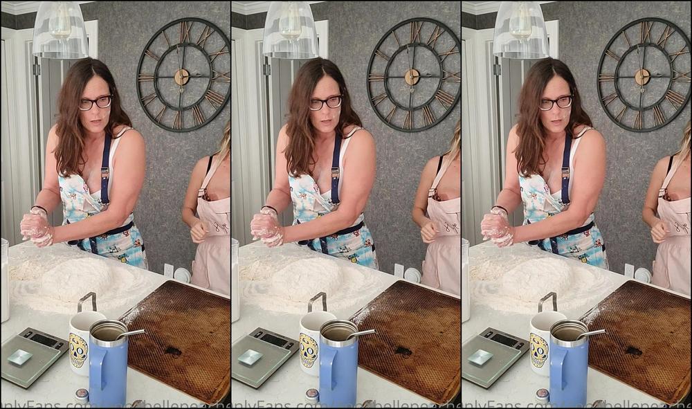 Annabellepeaches People Always Tell Me I Should Make A Sexy Cooking Show But Idk If It Would Really Be A Su