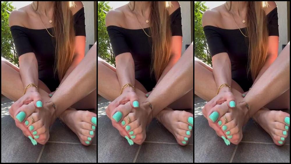 Simply Milena Nicknamed Simplymilena Onlyfans Never Mind The Noice I Want You Focused Just On My Feet