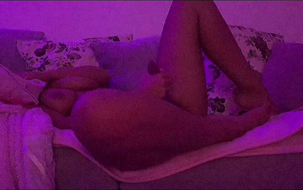Kandykisha Sofa Masturbation