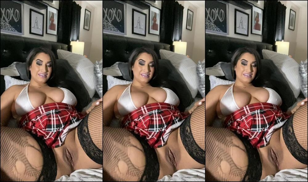 Thekarinabanks School Girl Solo Manyvids