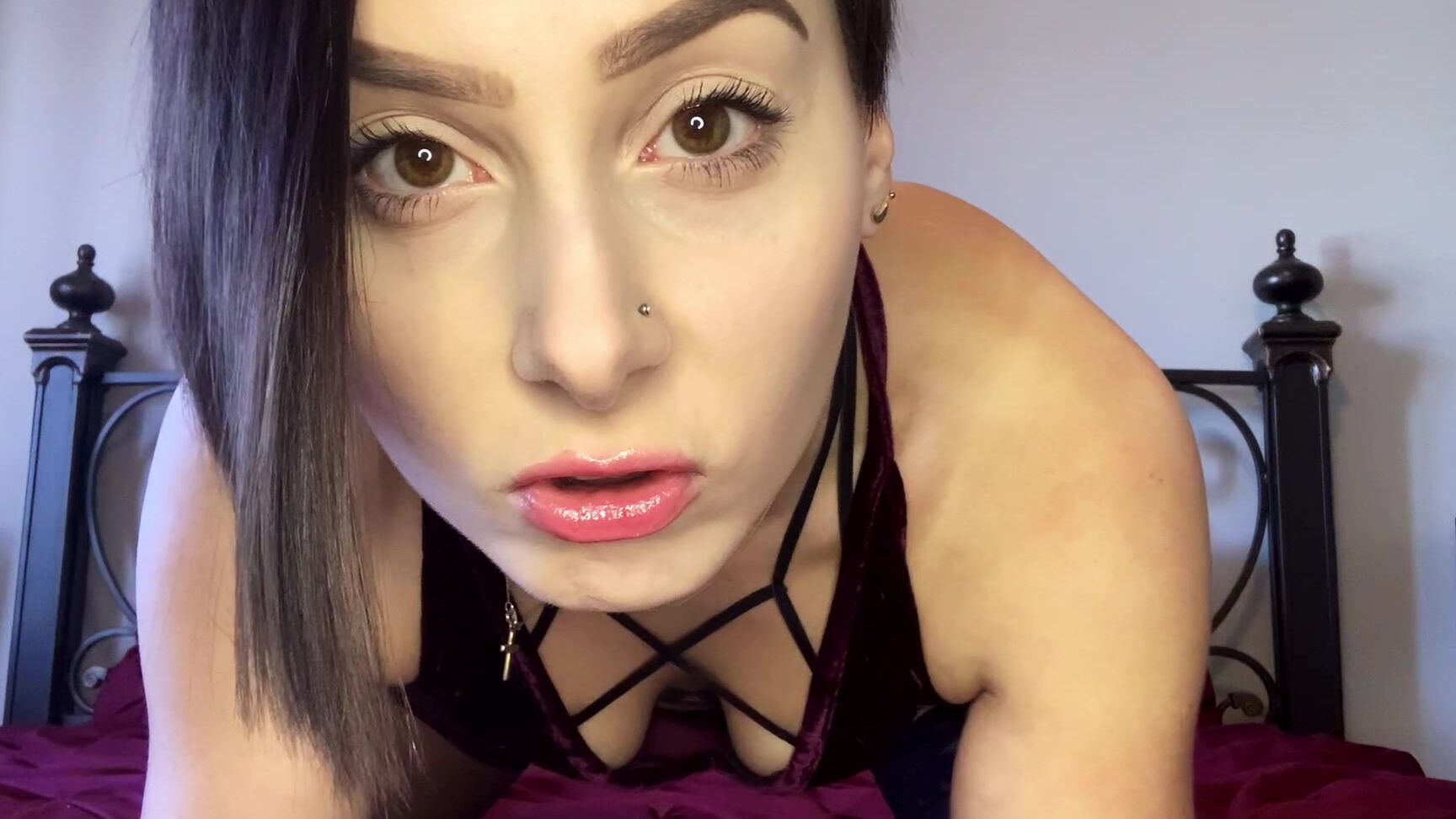 Goddess Arielle Simp For Nylon Thigh Highs ManyVids