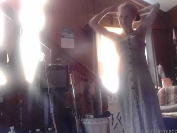 Anniebody How Best To Enjoy A Show Dowhatyouwantandenjoyit I Like To Try And Mix It With Some