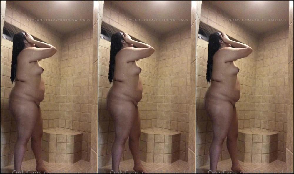 Dulcenalgass The Place I M Staying At Has An Amazing Two Head Sho