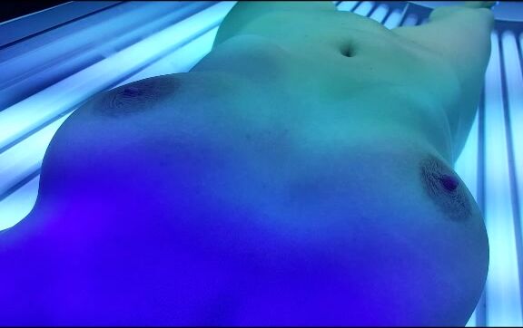 Amateur, MILFs, Nipple Play, Nipples, Public Nudity mandybabyxxx touch me in the tanning bed ManyVids