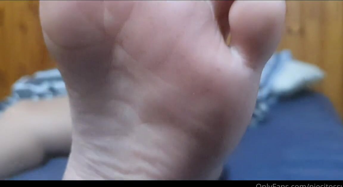 Piecitossuaves Nicknamed Piecitossuaves Onlyfans Dirty Feet For Walk Barefoot I Need A Tongue To Cleaning And Relaxing My Feet