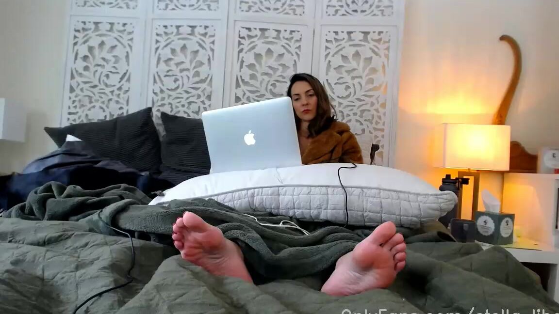 Stella Liberty Onlyfans Stream Started At 02172021 0741 Pm Stare At My Soles While I Plan My Spring Planted Bulbs Hangingp