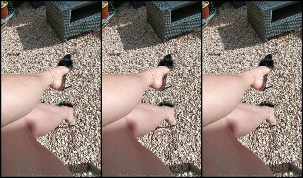 Solefulsassy Onlyfans Request For Dangle In Fluffy Heels Your Daily Fix