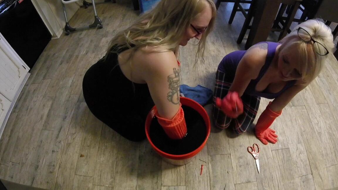 BuddahsPlayground - Sharp Objects And Latex Gloves ManyVids