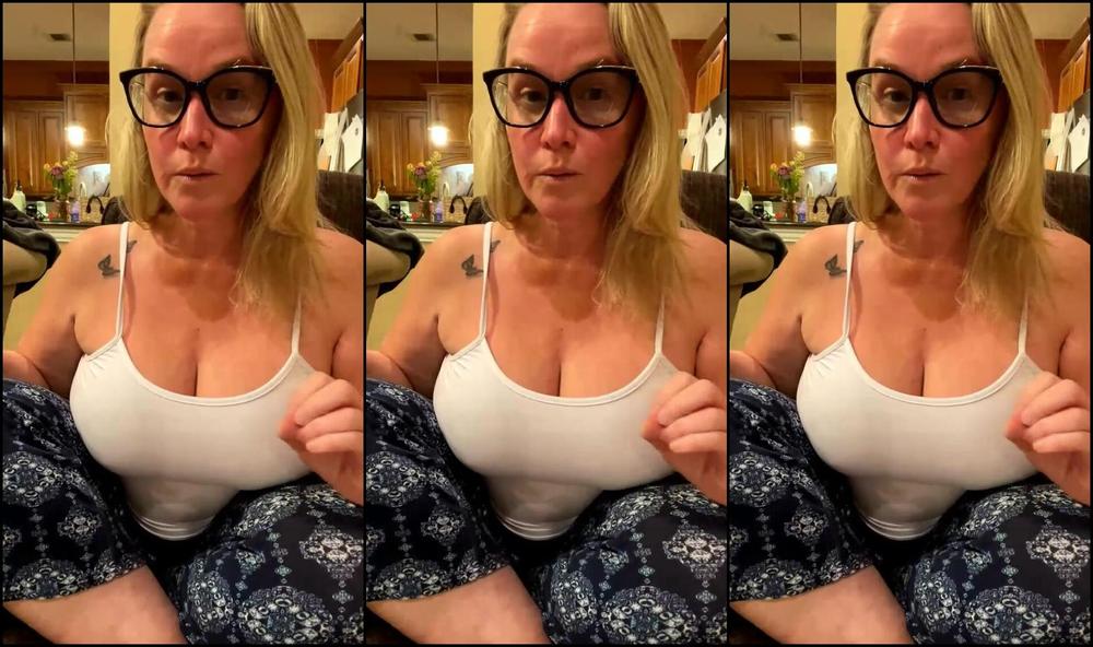 Mrssiren Stream Started At Am Chilling At Home Pop In Say Hi