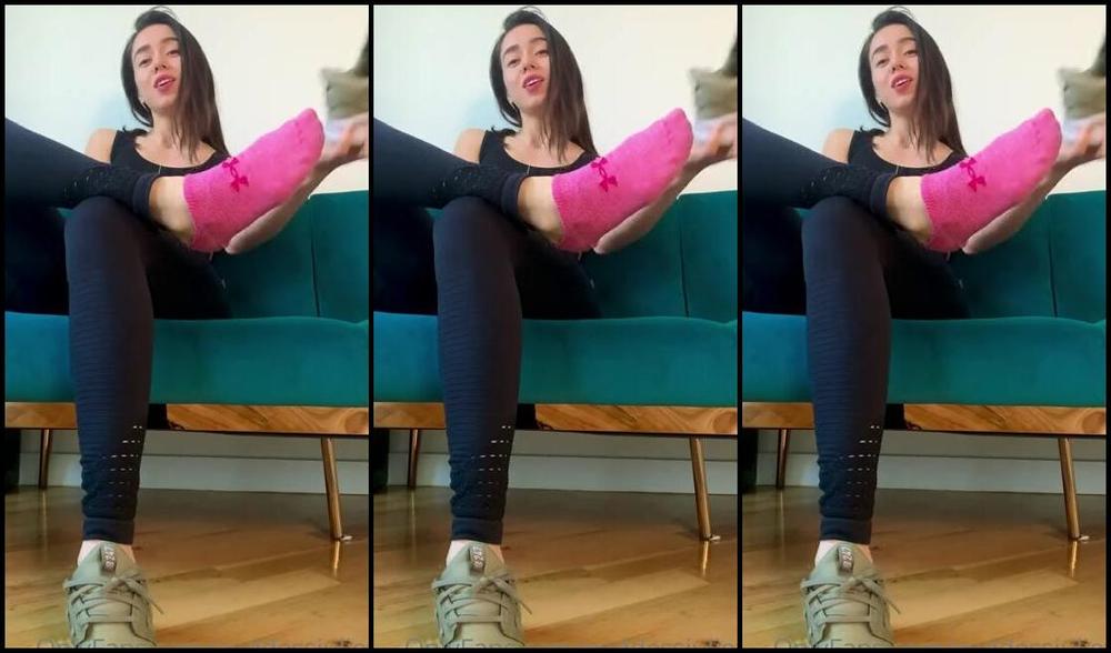 Goddess Juliet Nicknamed Goddessjuliet Onlyfans Beg To Sniff My Stinky Gym Socks