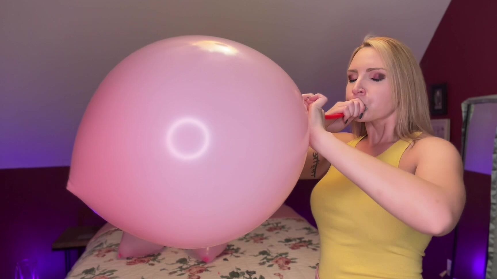 "SneezeGoddess" balloons, balloonsnonpop, bubblegum, fetish, inflatablesnonpop, sfw Working Up to a 36 Inch Balloon manyvids