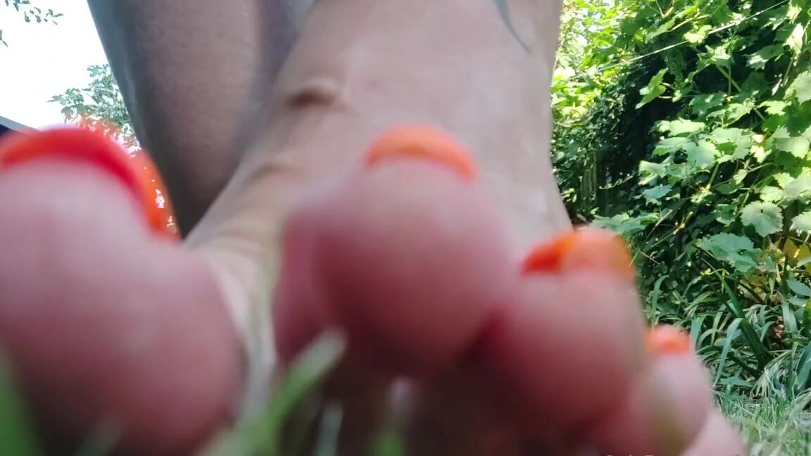 Miss Fair Trade Feet Nicknamed Fairtradefeet Onlyfans 01 30 2024 Feeling Small K