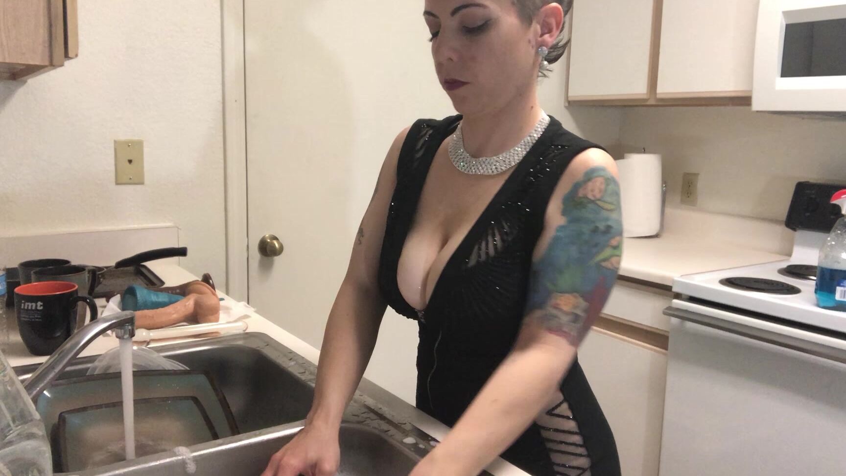 Nikki Sequoia Cleaning Kitchen In Full Glam