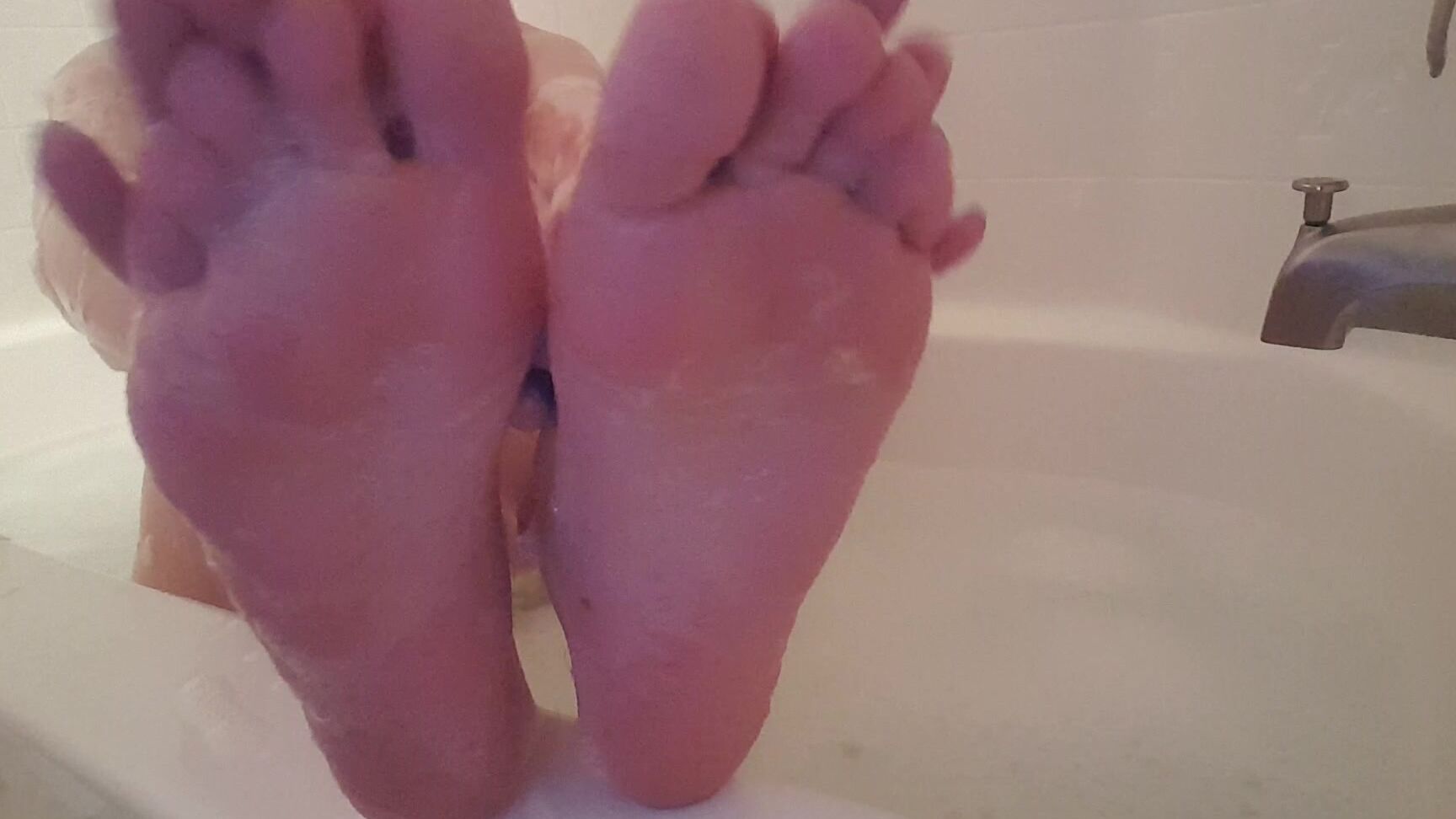 Frostyprincess Bubble Bath Feet Wrinkles