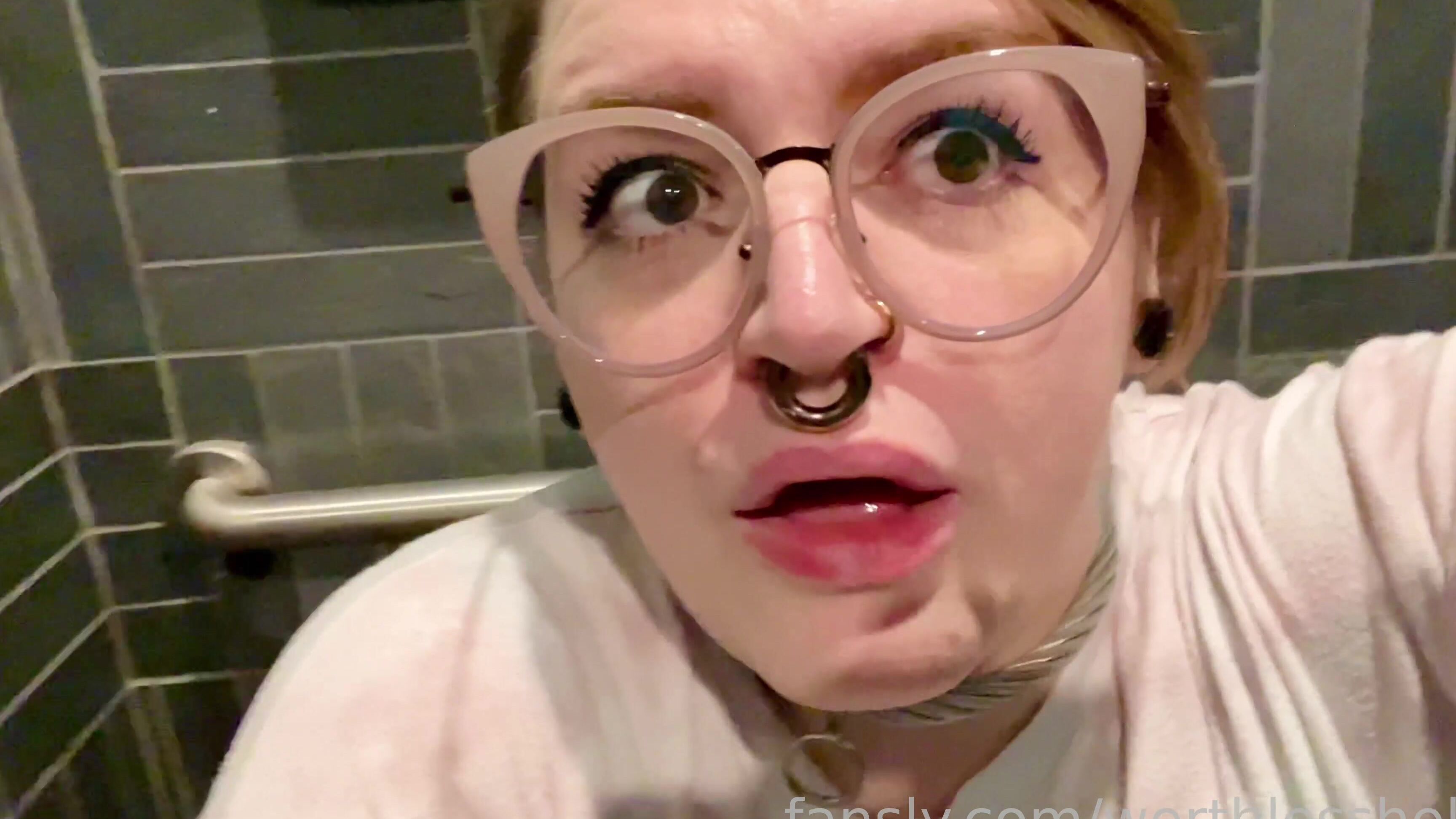 Worthlessholes 527273186912382976