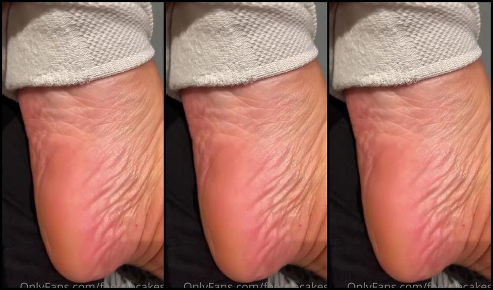 Caroline Aka Feetsiecakes Onlyfans These Achy Feet Need A Rub Who S First
