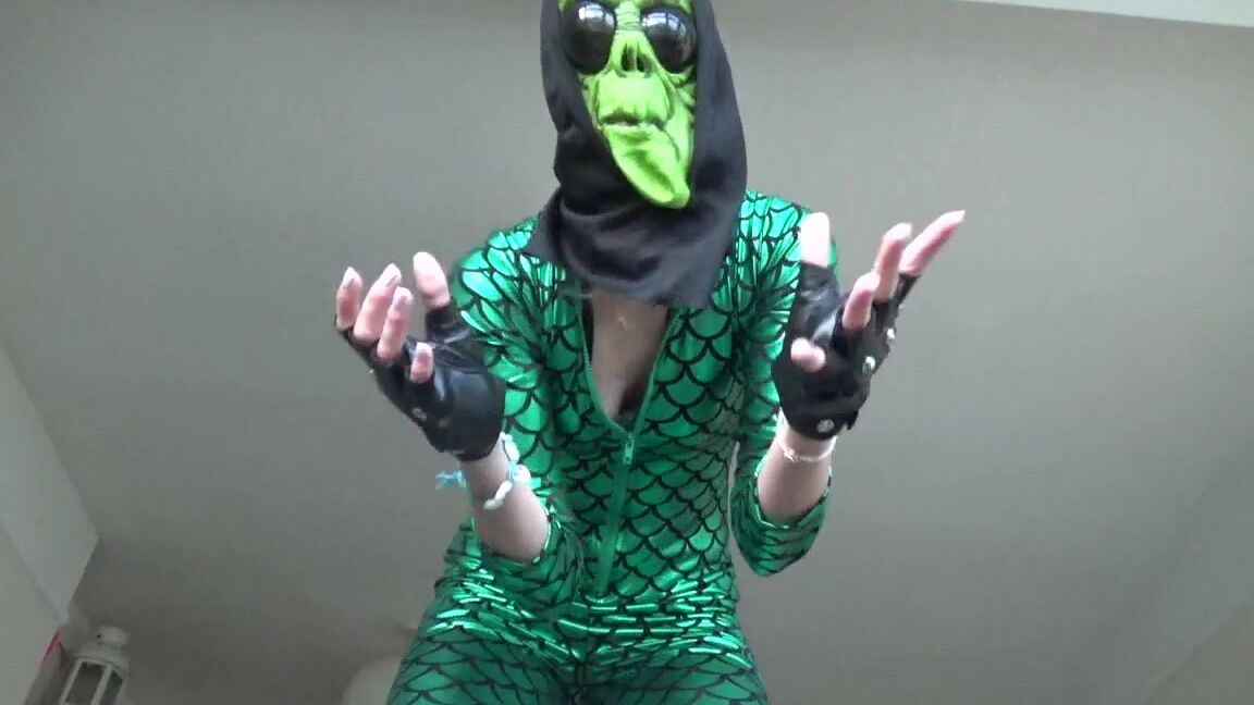 "Goddess Vanessa" aliens & monsters, executrix, giantess, glove fetish, masks MARS ATTACKS manyvids