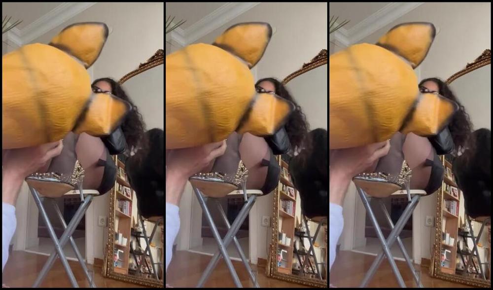 Ayaklarima Tapan Kole Kopek Goddess Inannap